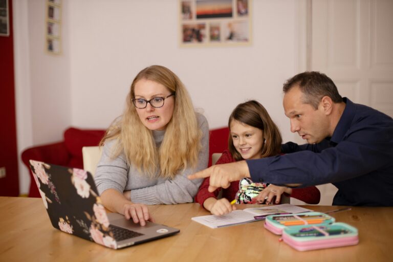 Family-tutoring-768x512